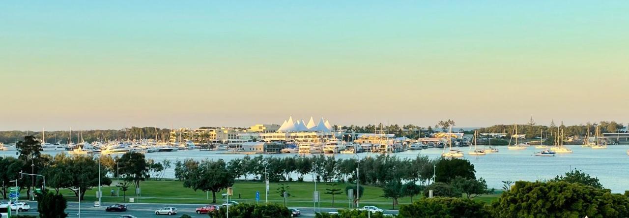 Marina Ocean View At The Shores Gold Coast Kültér fotó