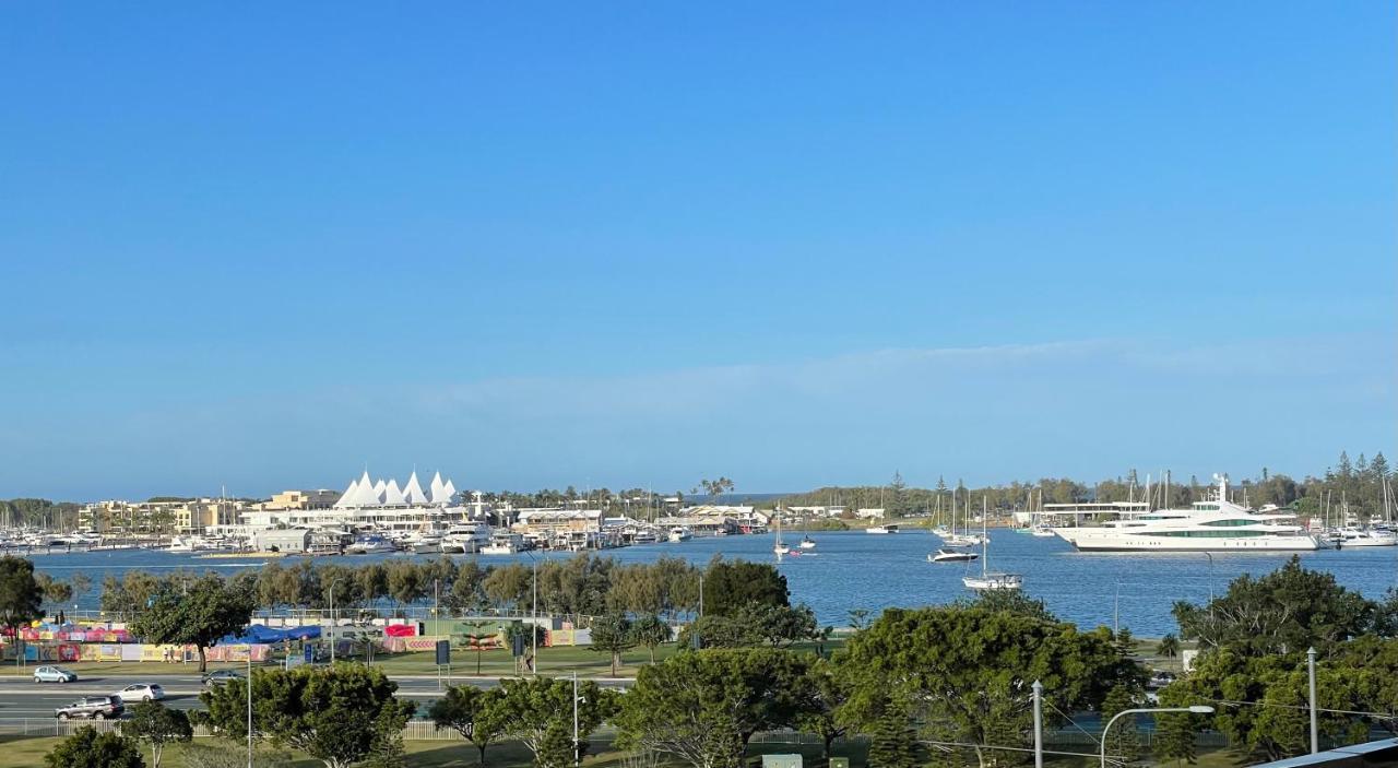 Marina Ocean View At The Shores Gold Coast Kültér fotó